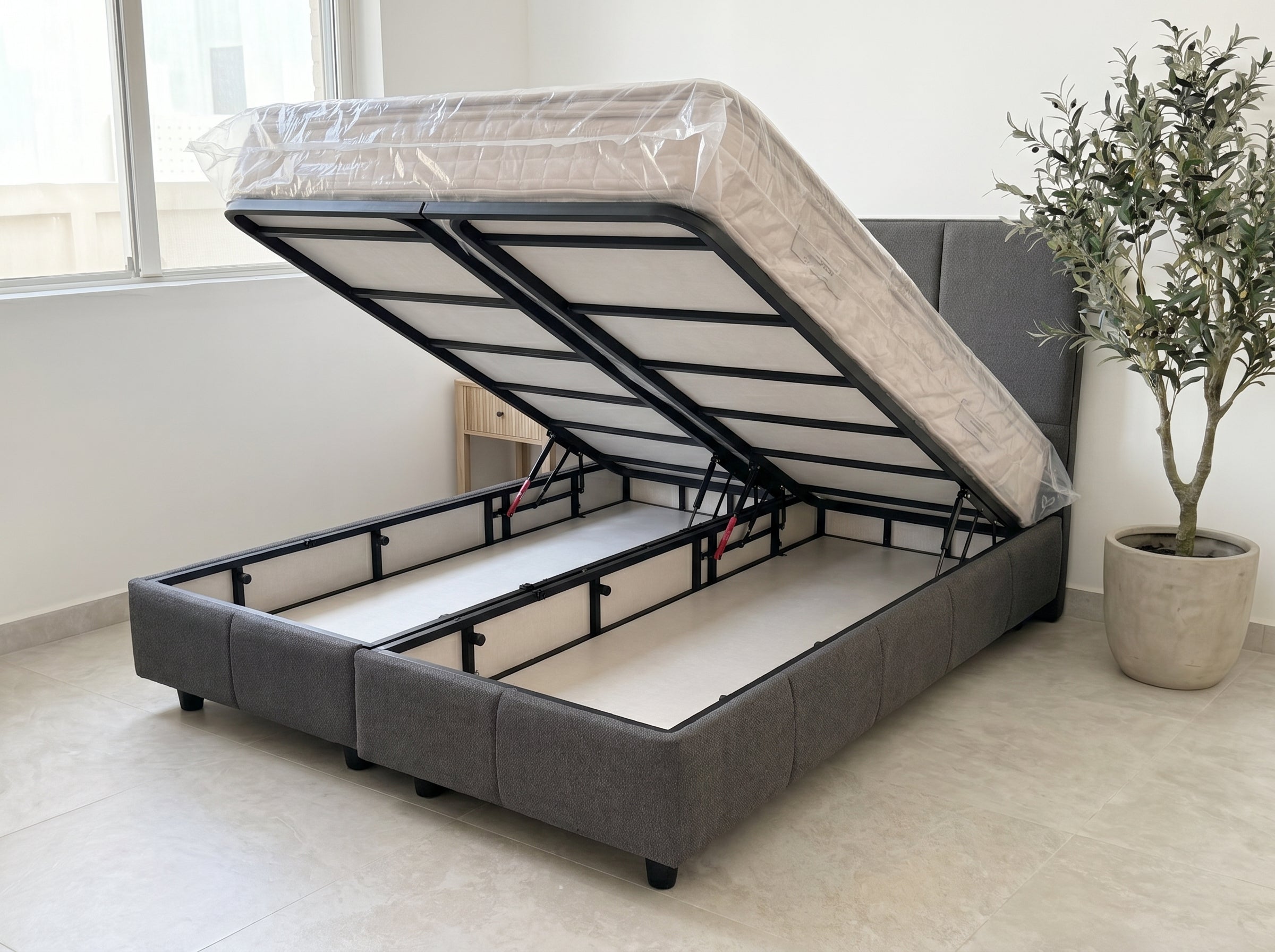 Lit coffre Nova 140×190, Tissu gris anthracite, tête capitonnée & rangement (matelas inclus)