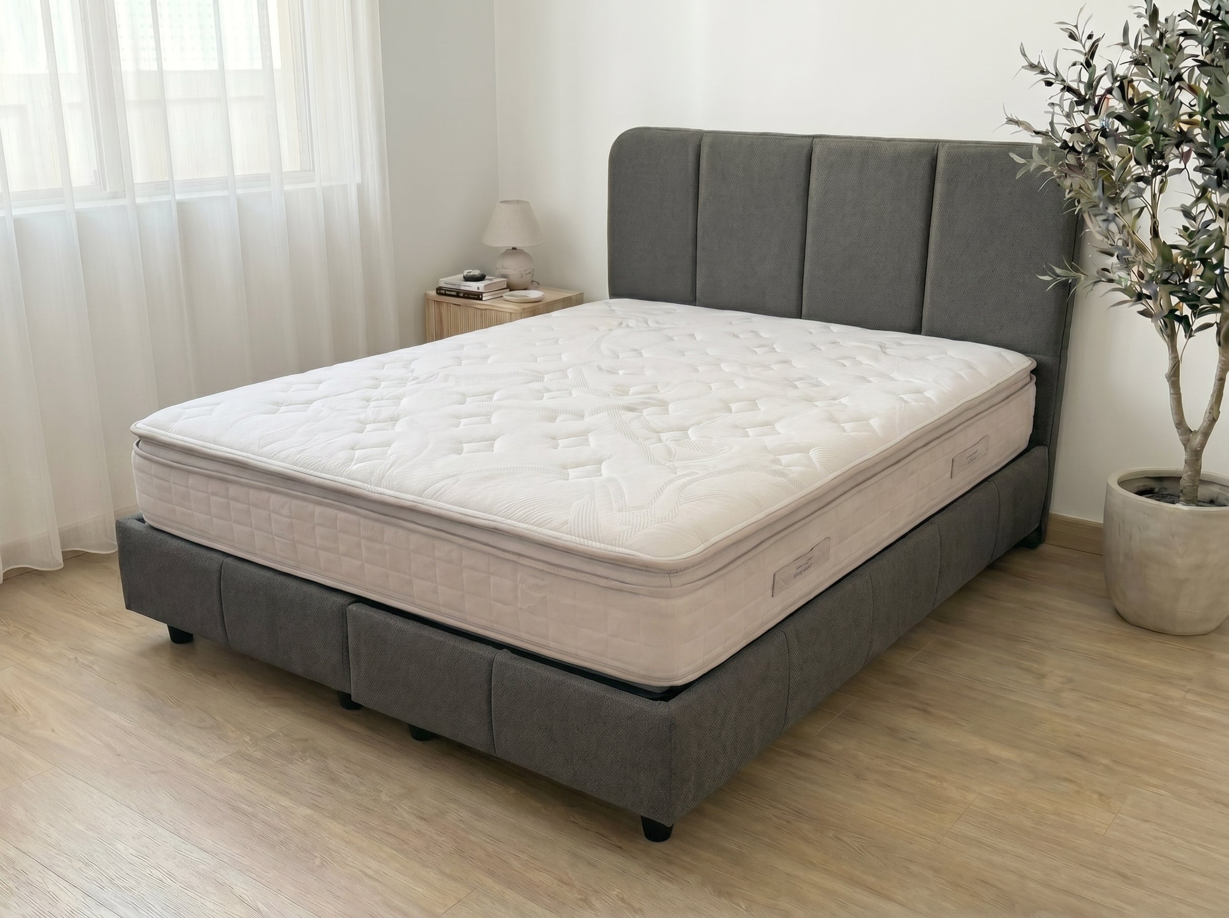 Lit coffre Nova 140×190, Tissu gris anthracite, tête capitonnée & rangement (matelas inclus)