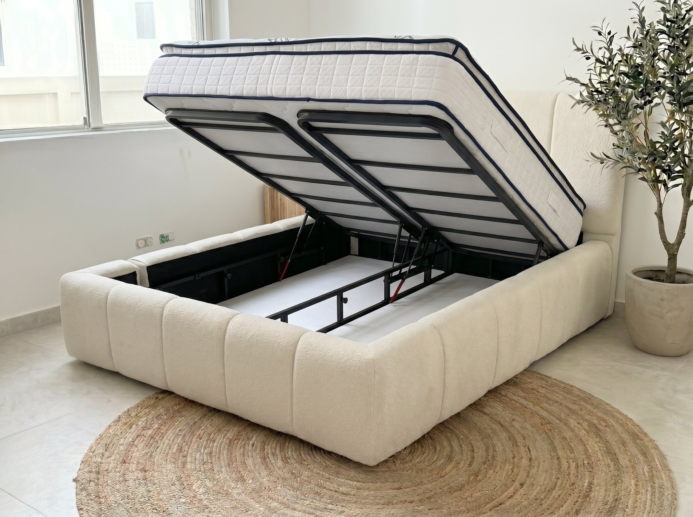 Lit coffre Bubble, Bouclé crème, sommier relevable & rangement (matelas 32 cm inclus)