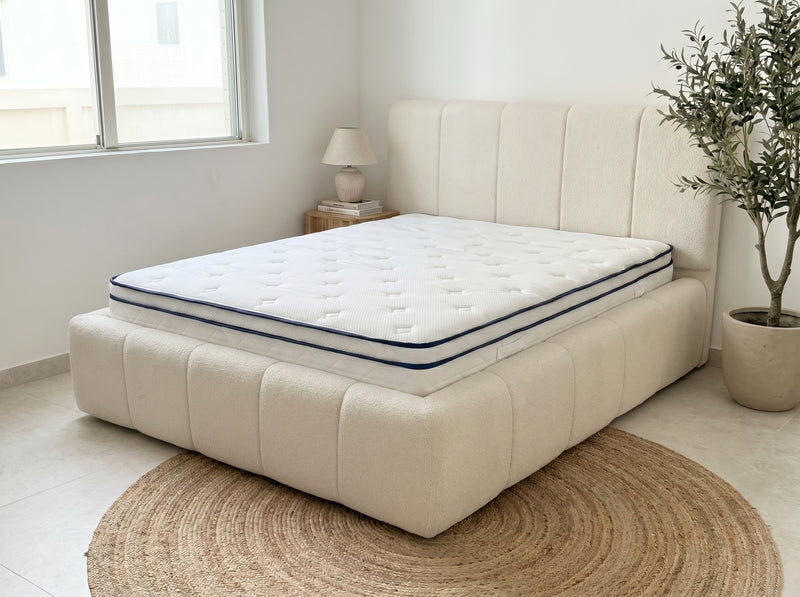 Lit coffre Bubble, Bouclé crème, sommier relevable & rangement (matelas 32 cm inclus)