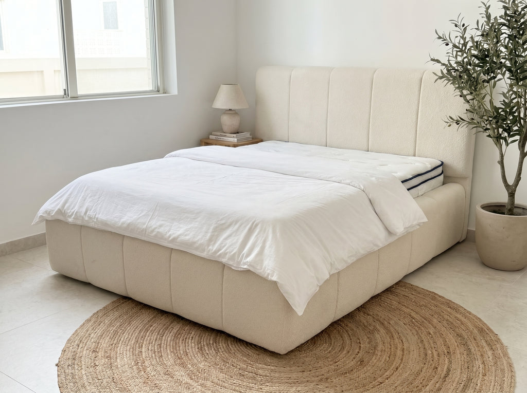 Lit coffre Bubble, Bouclé crème, sommier relevable & rangement (matelas 32 cm inclus)