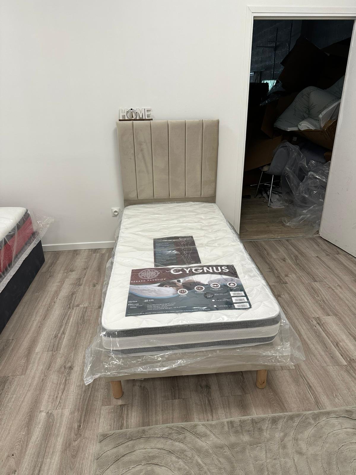 Lit Coffre 1 Place avec Tête de Lit Capitonnée – 90×190 cm